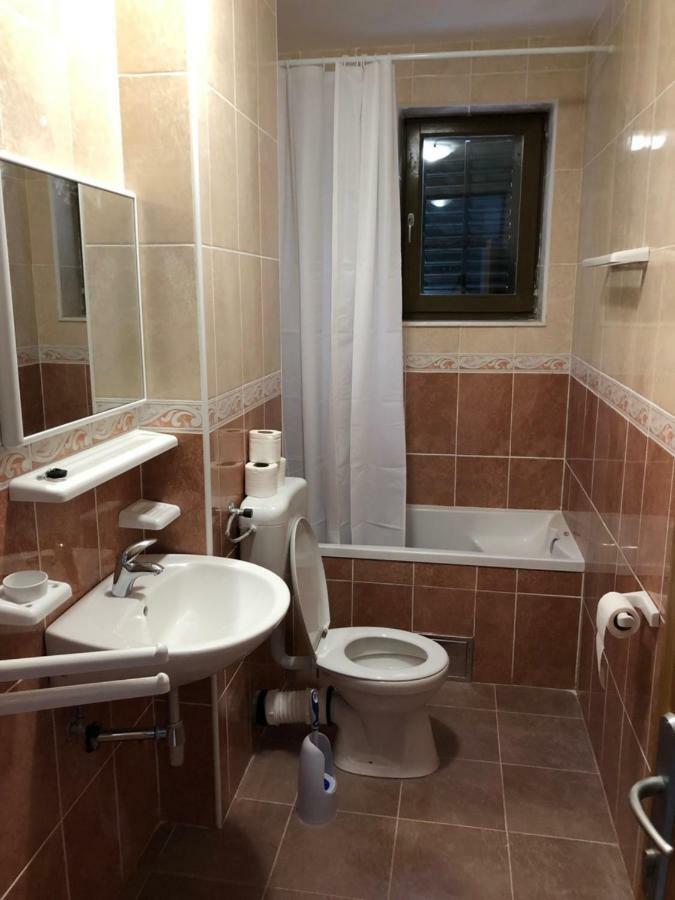 Apartmani Petrija Prčanj Extérieur photo