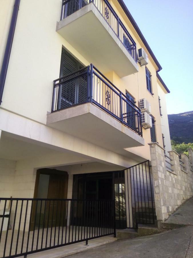 Apartmani Petrija Prčanj Extérieur photo