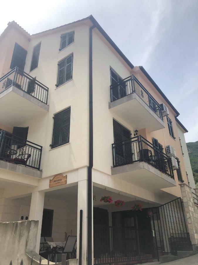 Apartmani Petrija Prčanj Extérieur photo